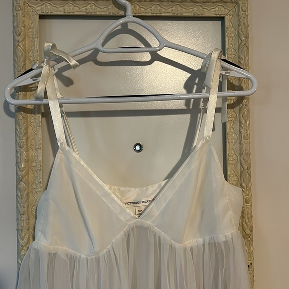 VICTORIA’S SECRET | Vintage White Lace Chemise - Picture 3 of 12